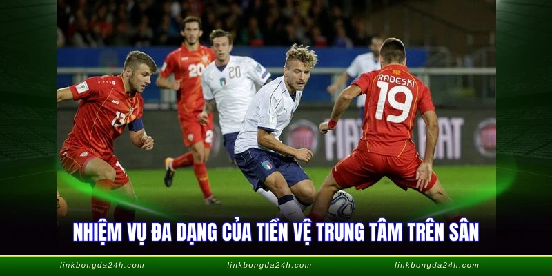 CM Là Gì Trong Bóng Đá - Vai Trò Tiền Vệ Trung Tâm 2 Nhiệm vụ đa dạng của tiền vệ trung tâm trên sân